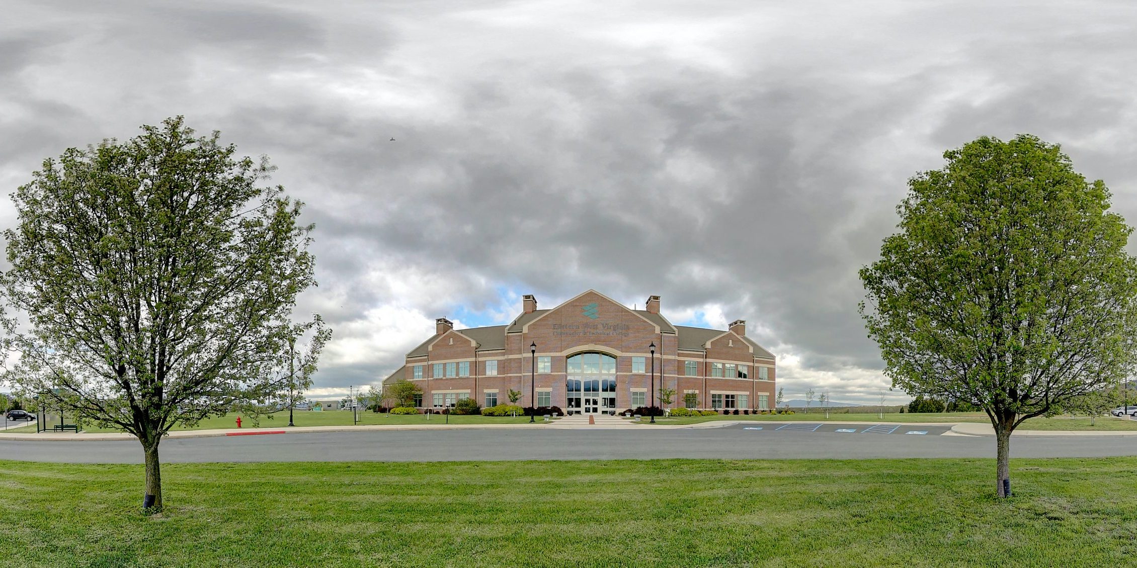 360 image of Eastern's campus building